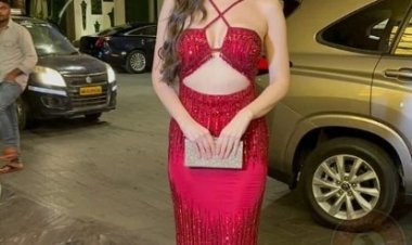 Giorgia Andriani Celebrates her birthday with Close Btown Friends; Looks Bombshell in Red Hot Dress