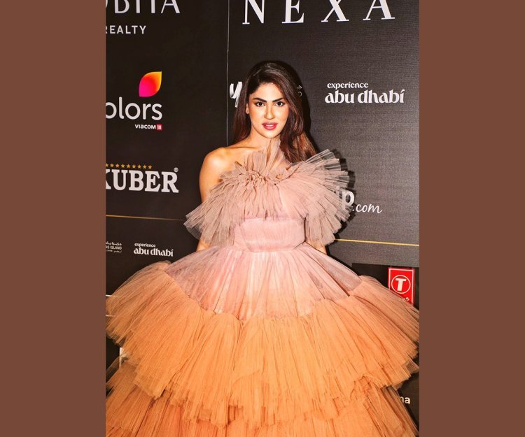 Renu Kaushal Steals the Spotlight at IIFA 2023: A Peachy Perfection!